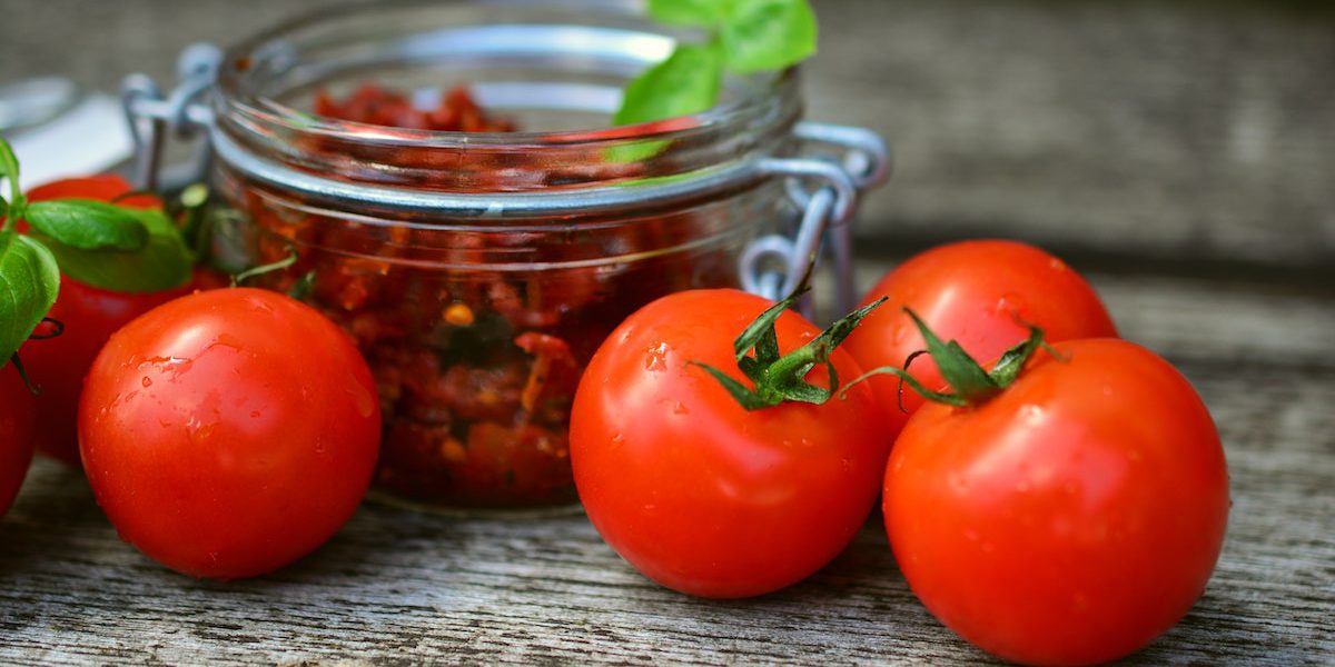 Tomaten und Tomatensauce einkochen